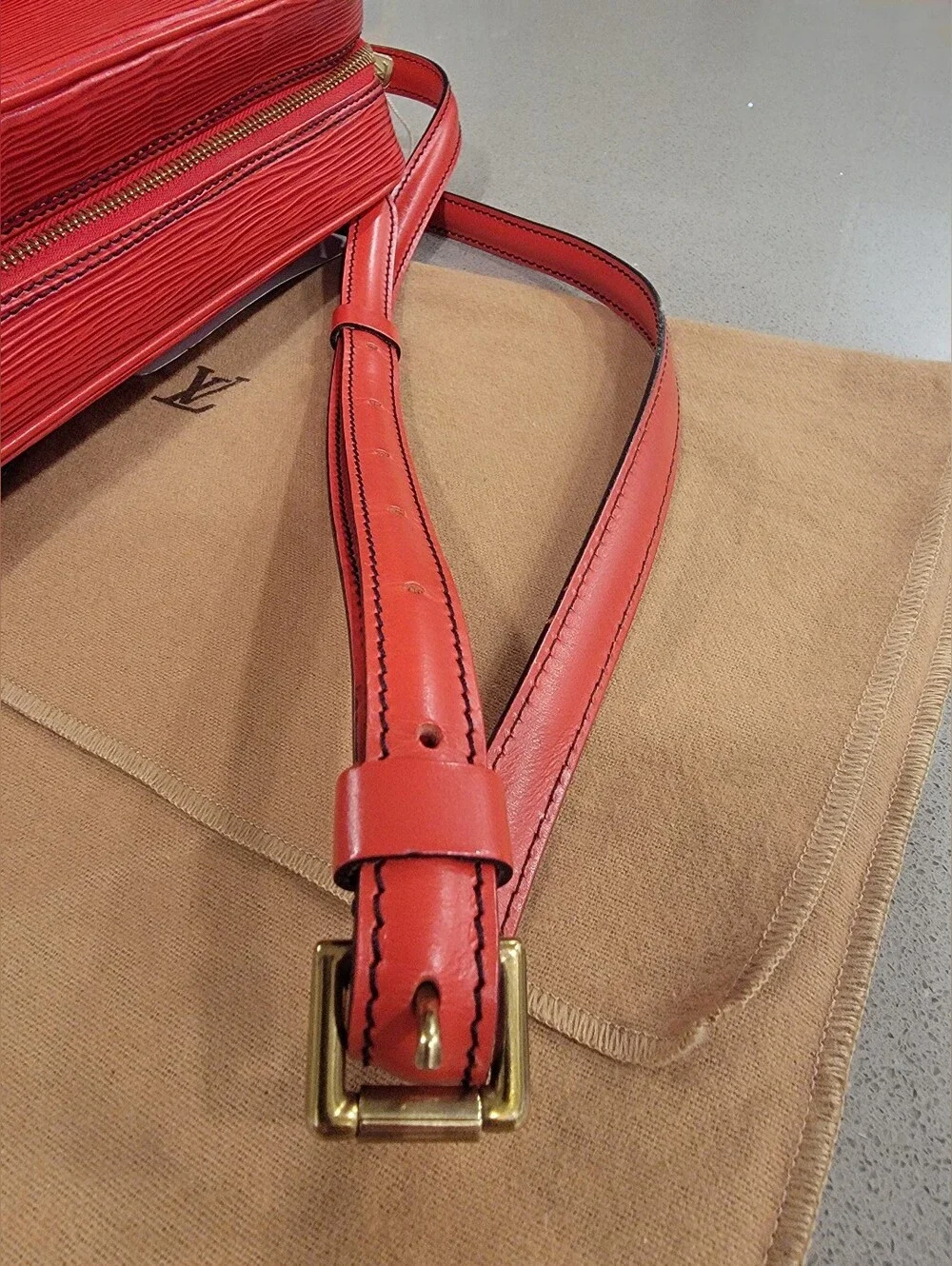 Louis Vuitton Castillan Red Epi Leather Trocadero Crossbody Bag Purse Authentic